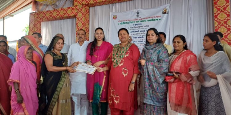 बचतगटांच्या माध्यमातून शहादा तालुक्यात केळी, पपई वरील प्रक्रिया उद्योग सुरू करणार : आदिवासी विकास मंत्री डॉ. विजयकुमार गावित