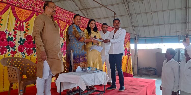 नंदुरबार व शहादा तालुक्यातील 400 हून अधिक विकास कामांचे आदिवासी विकास मंत्री डॉ. विजयकुमार गावित यांच्या हस्ते पत्र वाटप