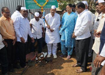 आदिवासी विकास मंत्री डॉ. विजयकुमार गावित व खा. डॉ. हिना गावित यांचा साक्री तालुक्यात विकास कामांचा धडाका