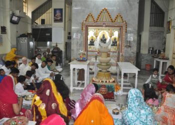 दिगंबर जैन समाजातर्फे महावीर स्वामी  निर्वाण महोत्सवानिमित्त 75 किलोचा लाडू