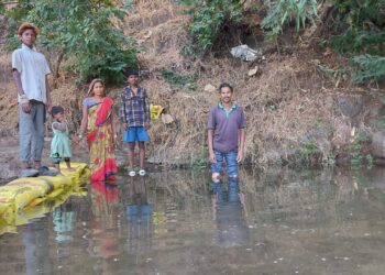 पती-पत्नीने साकारला वनराई बंधारा, जलसंधारणास होणार मदत