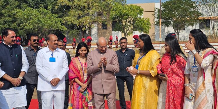 राज्यपाल, मुख्यमंत्री यांच्या समोर मंत्री डॉ. गावित यांनी मांडला तापी, बुराई पाणी योजनेचा प्रश्न