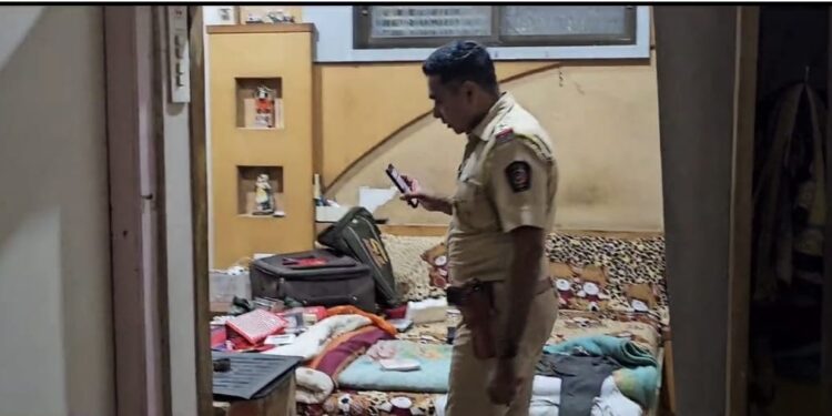 घरात कुणी नसताना चोरट्यांनी मारला डल्ला, लाखोंचा माल लंपास