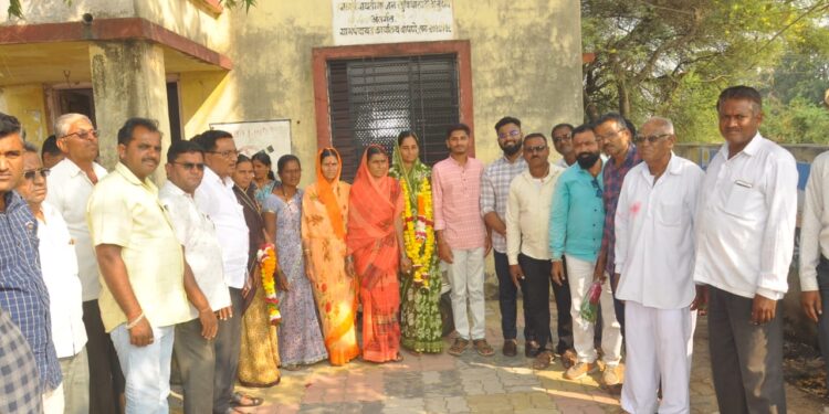 नगांव ग्रामपंचायतीच्या सरपंचपदी अनिता रविंद्र पाटील यांची बिनविरोध निवड