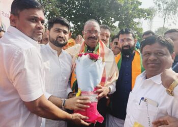 भाजप प्रदेशाध्यक्ष चंद्रशेखर बावनकुलेंच्या शिवसेनेतर्फे सत्कार