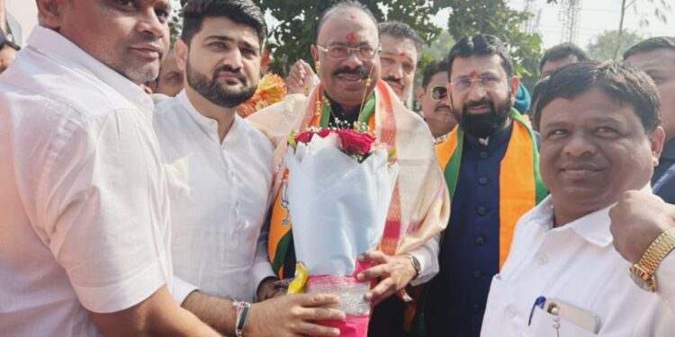 भाजप प्रदेशाध्यक्ष चंद्रशेखर बावनकुलेंच्या शिवसेनेतर्फे सत्कार