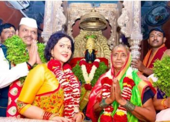 बा…विठ्ठला! राज्यातील सर्व जनतेला सुखी व समाधानी ठेवून सर्वांच्या मनोकामना पूर्ण कर – उपमुख्यमंत्री देवेंद्र फडणवीस यांचे श्री विठ्ठलाचरणी साकडे