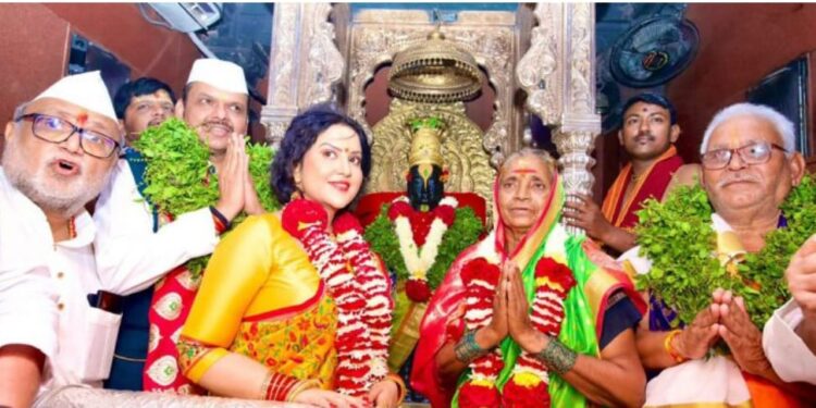 बा…विठ्ठला! राज्यातील सर्व जनतेला सुखी व समाधानी ठेवून सर्वांच्या मनोकामना पूर्ण कर – उपमुख्यमंत्री देवेंद्र फडणवीस यांचे श्री विठ्ठलाचरणी साकडे