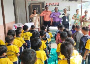 मोलगीच्या अल्फाबेट इंग्लिश मीडियम स्कूलमध्ये संविधान दिवस साजरा