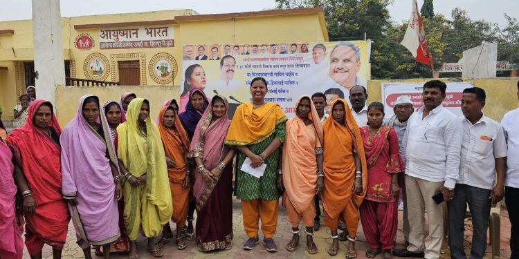 शिरपूर तालुक्यातही धडाका; 13 गावांमधील 25 कोटी रुपये खर्चाच्या विकास कामांचे खा. हिना गावित यांनी केले भूमिपूजन