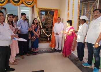 विद्यार्थ्यांच्या शिक्षणाच्या सोईसाठी वसतीगृह बांधण्यावर भर देणार : डॉ. विजयकुमार गावित