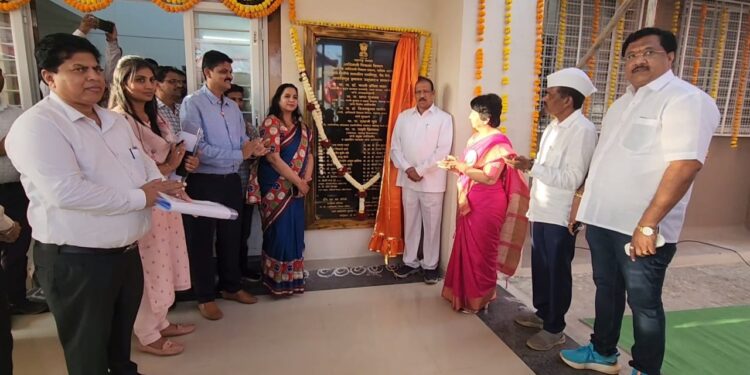 विद्यार्थ्यांच्या शिक्षणाच्या सोईसाठी वसतीगृह बांधण्यावर भर देणार : डॉ. विजयकुमार गावित