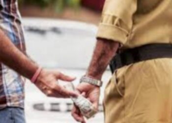 तहसील कार्यालयात गुन्ह्यातील कारवाई टाळण्यासाठी ३ हजाराची लाच घेतांना एकास रंगेहाथ अटक