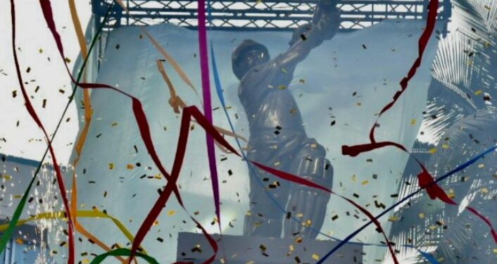 सचिन तेंडुलकर यांच्या 22 फुटी पूर्णाकृती पुतळ्याचे दिमाखात अनावरण