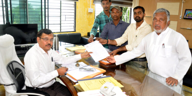 पिक विमापासून वंचित असलेल्या शेतकऱ्यांना तात्काळ पिक विमा योजनेचा लाभ मिळावा ,युवक काँग्रेसची मागणी