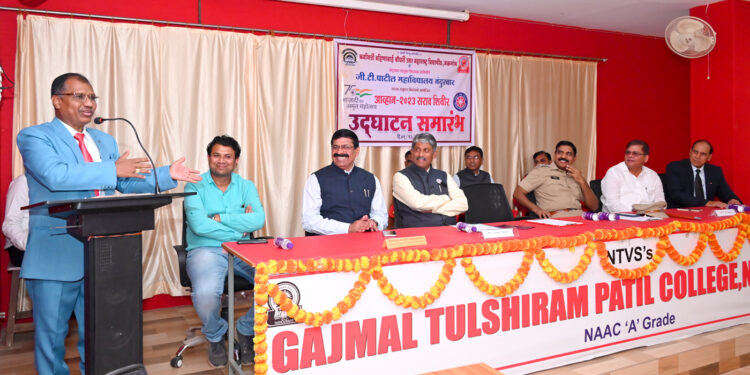 राष्ट्रीय सेवा योजनेतून समाजसेवेला सुरुवात करा : न्यायमूर्ती व्ही.एन. मोरे