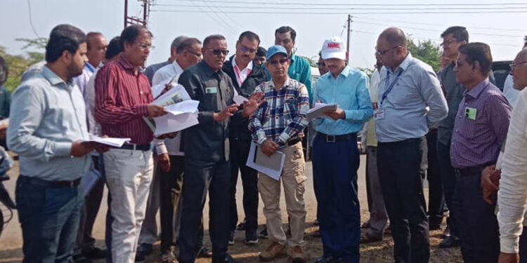 केंद्रीय पथकाने दुष्काळग्रस्त भागाची केली पाहणी