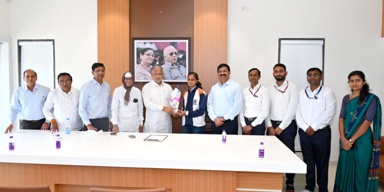 रासेयो स्वयंसेविका गायत्री पाटीलची राष्ट्रीय पथसंचलन करिता निवड