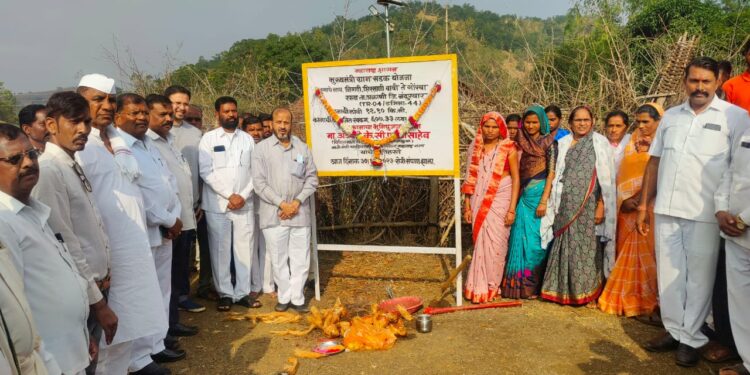अक्कलकुवा धडगाव मतदार संघात स्थगिती दिलेल्या विविध विकास कामांचा आमदार ॲड.के.सी.पाडवी यांच्या हस्ते भूमिपूजनाचा धडाका