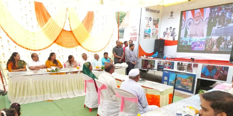 विकसित भारत संकल्प यात्रेत शहादा  तालुक्यातील नागरिकांशी पंतप्रधान नरेंद्र मोदी यांनी साधला संवाद