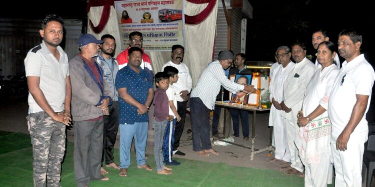 पतंजली योग समितीतर्फे नंदुरबार बसस्थानकावरील शिबिरास साधकांचा उत्स्फूर्त प्रतिसाद