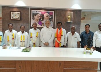 कुढावद ग्रामपंचायत पदाधिकाऱ्यांच्या शिवसेना नेते,माजी आ. चंद्रकांत रघुवंशी यांच्या हस्ते सत्कार