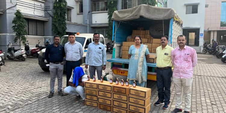 प्रकाशा येथे 30 लाखांचा अवैध मद्यसाठा जप्त