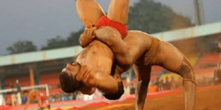 नंदुरबारच्या श्री काशिनाथ बाबा मंदीर यात्रोत्सवानिमित्त मंगळवारी खुल्या मैदानी कुस्ती स्पर्धाचे आयोजन