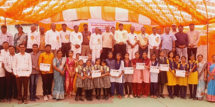 शहादा तालुका स्तरीय विज्ञान प्रदर्शनाचा मान्यवरांच्या उपस्थितीत समारोप