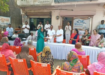 लोणखेडा येथे भाजपातर्फे आयुष्यमान कार्ड वाटप