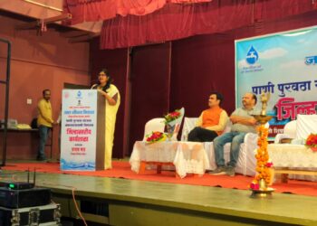 तर प्रत्येक ग्रामपंचायतीत सरपंच ग्रामसेवक यांचे फोटो लावले जातील