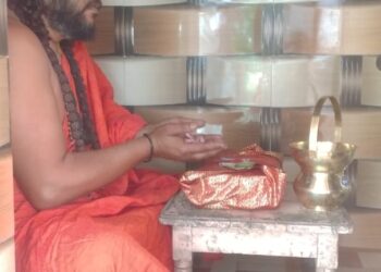 उमर्दे खुर्द येथील दत्त धाम येथे पिठाधिश ब्रह्मचारी सोमेश्वरानंदजी यांच्या हस्ते श्री.गुरुचरित्र पारायणास सुरुवात