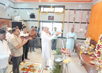 विरल विहार मधील दत्त मंदिरात माजी आ.चंद्रकांत रघुवंशी यांच्या हस्ते महाआरती