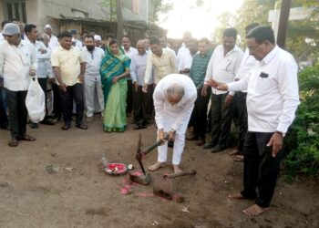 भालेर येथे रस्त्याच्या काँक्रीटकरण कामाचे मा. आ. चंद्रकांत रघुवंशी यांच्या हस्ते भूमिपूजन