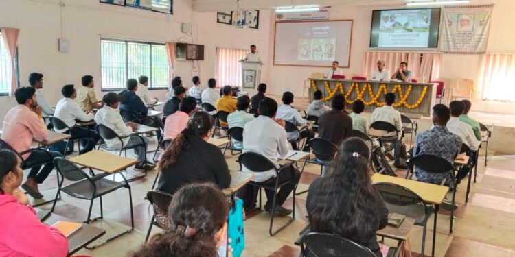 पानी फाउंडेशनच्या वतीने आयोजित कॅम्पस इंटरव्ह्यूला माजी विद्यार्थ्यांनी दिला प्रतिसाद