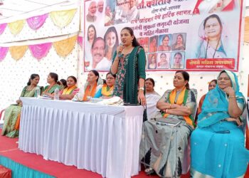 खांडबाऱ्यात सुकन्या योजना मेळावा,पुरस्काराची रक्कम अर्पण करून 100 जणींचे उघडले खाते