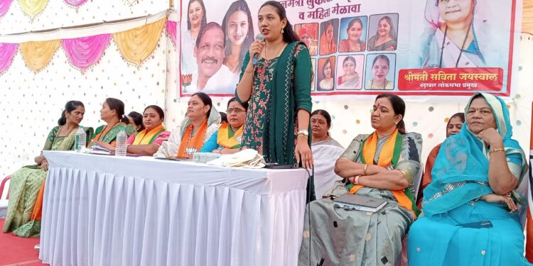 खांडबाऱ्यात सुकन्या योजना मेळावा,पुरस्काराची रक्कम अर्पण करून 100 जणींचे उघडले खाते