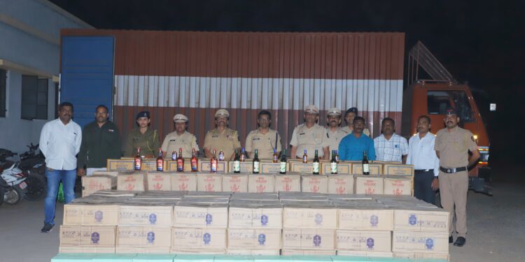 शहादा पोलिसांची धडक कारवाई, अवैध दारुसह 44 लाखांचा मुद्देमाल जप्त