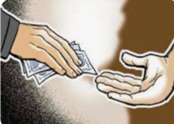 ब्रेकिंग न्यूज : दारू वाहतुकीसाठी 10 हजाराची लाच स्वीकारताना पोलीस निरीक्षकासह शिपायास रंगेहाथ अटक