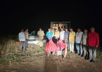 आमलाड येथे अवैध मद्यासह 26 लाखांचा मुद्देमाल जप्त