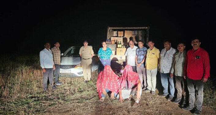 आमलाड येथे अवैध मद्यासह 26 लाखांचा मुद्देमाल जप्त