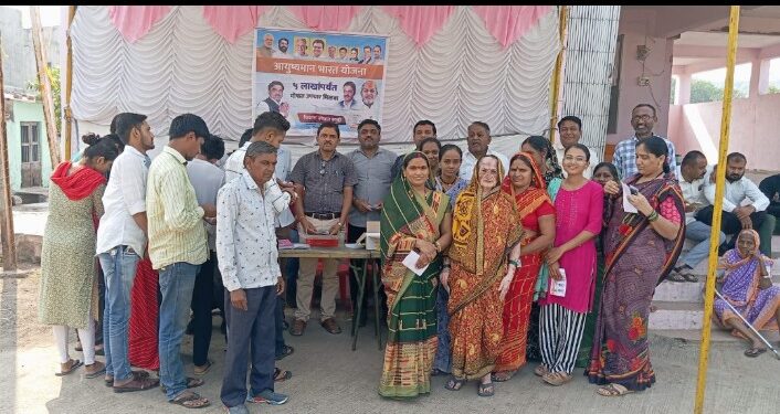 नंदुरबार येथील माळीवाडा येथे आयुष्यमान भारत कार्डचे वाटप