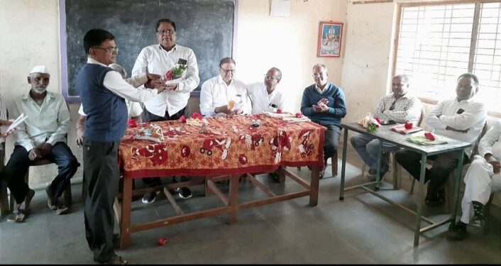 सिंदगव्हाण येथील श्री गणेश शिक्षण मंडळ संस्थेच्या अध्यक्षपदी शत्रुघ्न पाटील यांची बिनविरोध निवड