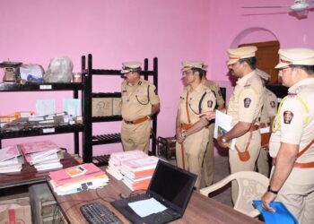 नाशिक परिक्षेत्राचे विशेष पोलीस महानिरीक्षक यांची नवापूर पोलीस ठाण्याला भेट