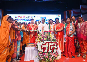 उपमुख्यमंत्री अजित पवार यांना तीर कामठा देऊन करण्यात आला सत्कार