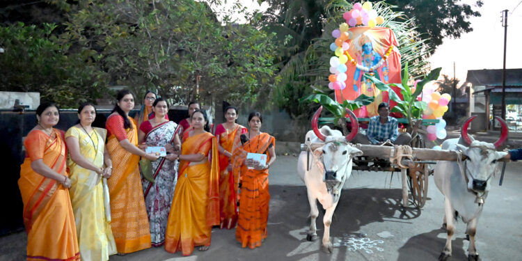 प्रभू श्रीराम मंदिर अक्षदा वाटप निमित्त बैलगाडीवरून शोभायात्रा