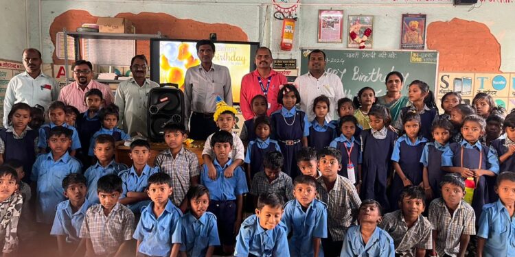 वाढदिवसाचा खर्च टाळत काथर्दे खुर्द जि. प शाळेला साऊंड सिस्टिम भेट
