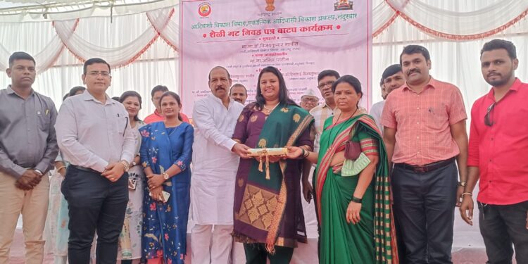 महिला बचत गटाना प्रत्येकी दहा हजार अर्थ सहाय्यसह मागाल ते देऊ: मंत्री डॉ.विजयकुमार गावित यांची घोषणा