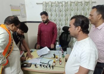 सिलबंद औषधीमध्ये निघतेय अळी:अक्कलकुवा तालुक्यातील प्रकार