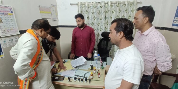 सिलबंद औषधीमध्ये निघतेय अळी:अक्कलकुवा तालुक्यातील प्रकार